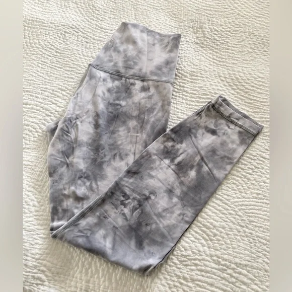 COMING SOON!!! Cute Lululemon High Waisted Nulu Align Diamond Dye Tights - Picture 2 of 3